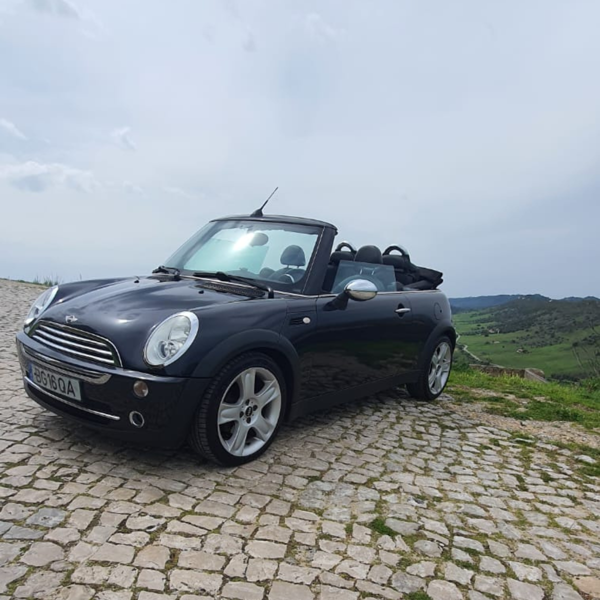 
								Mini Cabrio Cooper 115 completo									