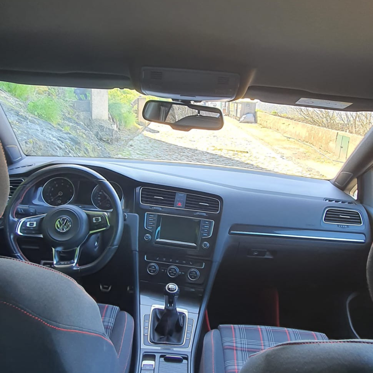 
								Volkswagen Golf VII GTI Bluemotion Tech. completo									