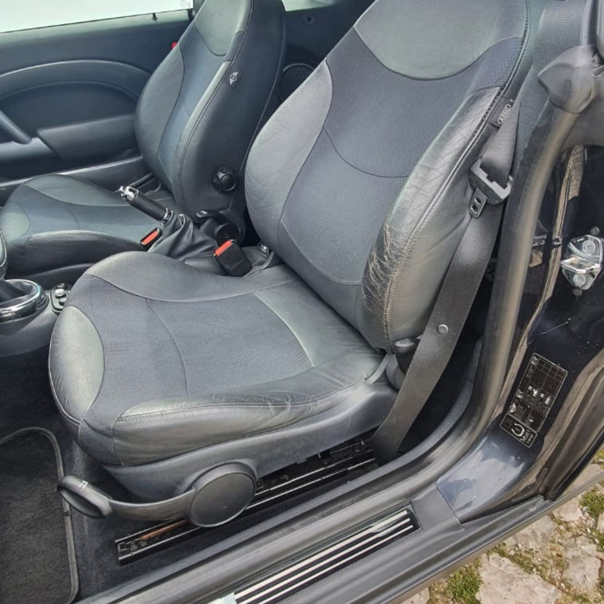 
								Mini Cabrio Cooper 115 completo									