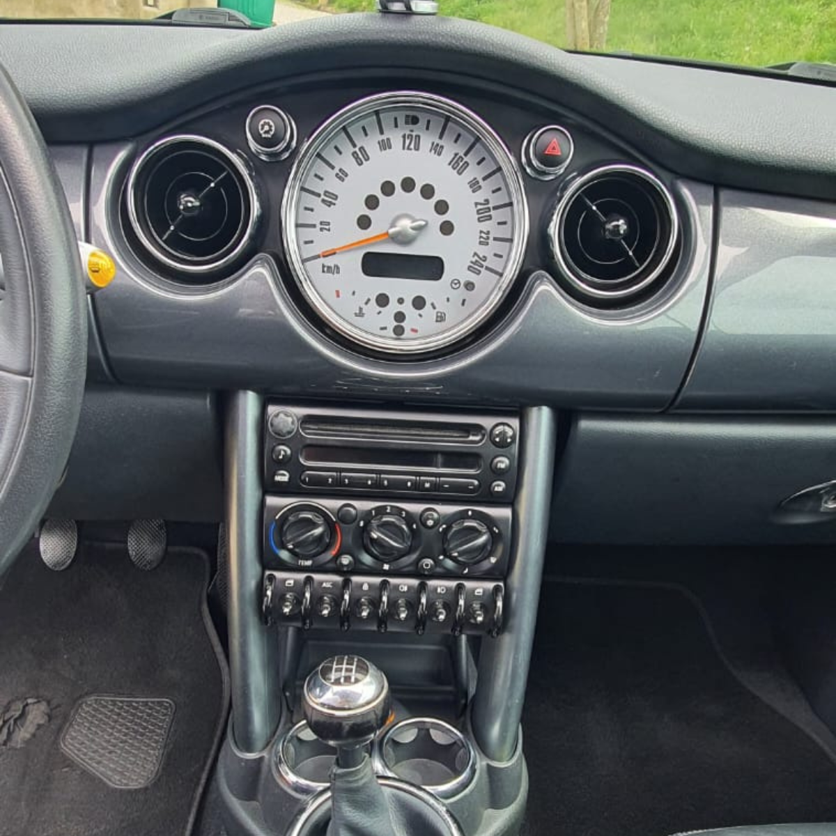 
								Mini Cabrio Cooper 115 completo									