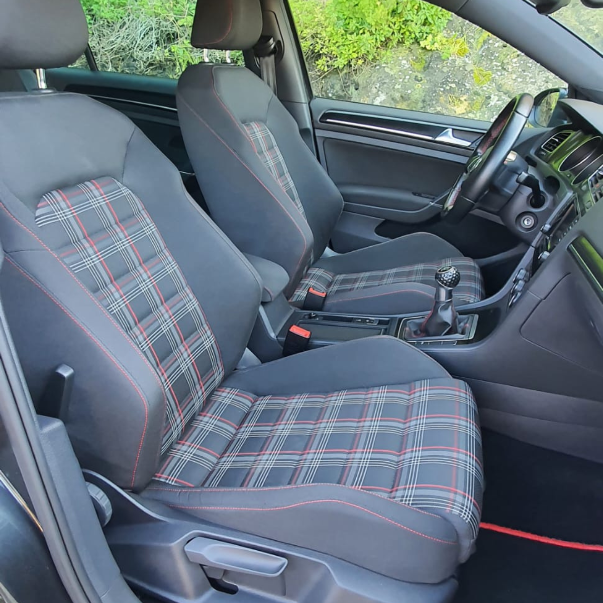 
								Volkswagen Golf VII GTI Bluemotion Tech. completo									