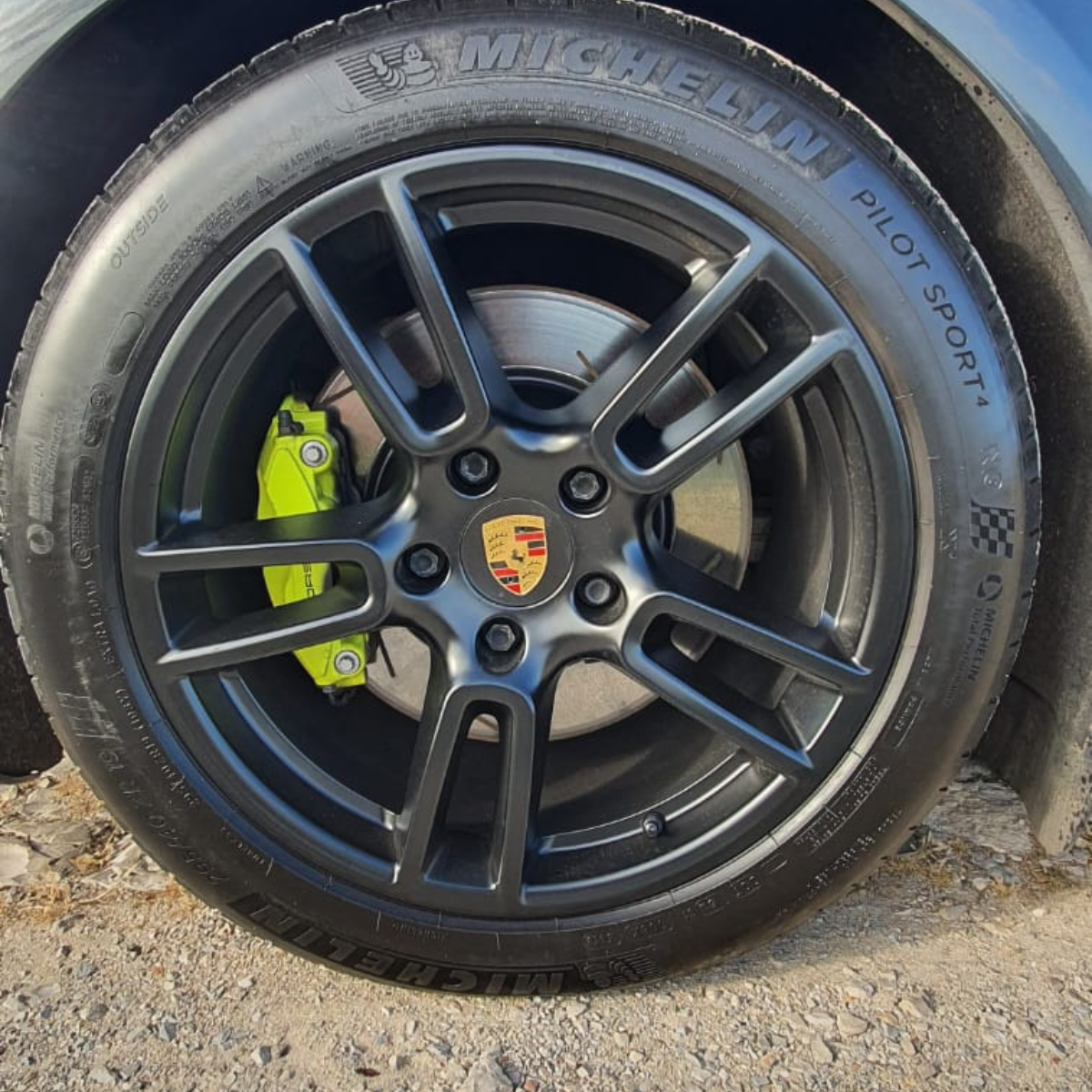 
								Porsche Panamera 4 E-Hibrido completo									