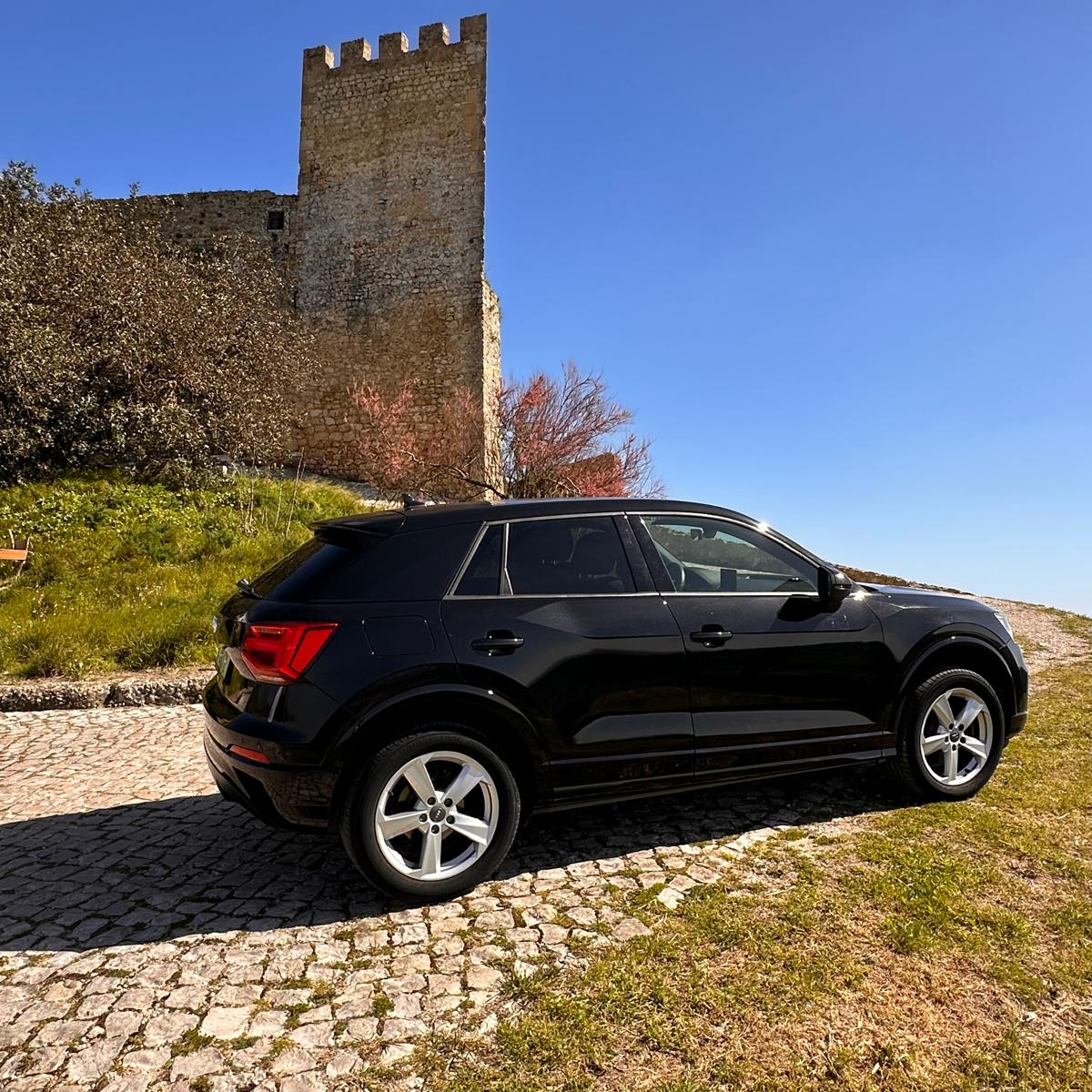 
								Audi Q2 1.0 TFSI SPORT ULTRA completo									