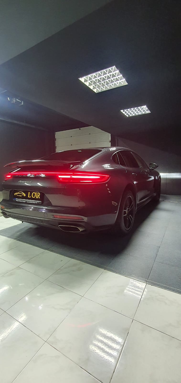 
								Porsche Panamera 4 E-Hibrido completo									