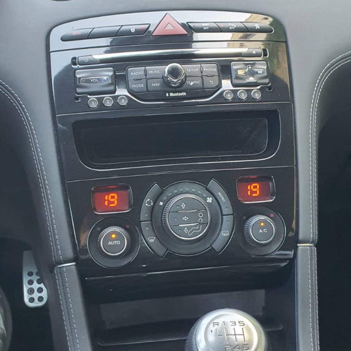 
								Peugeot RCZ 1.6 THP 200 cavalos de potência completo									