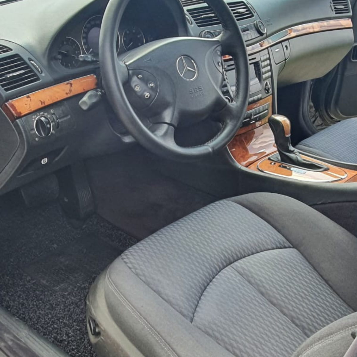 
								MERCEDES E220 CDI completo									