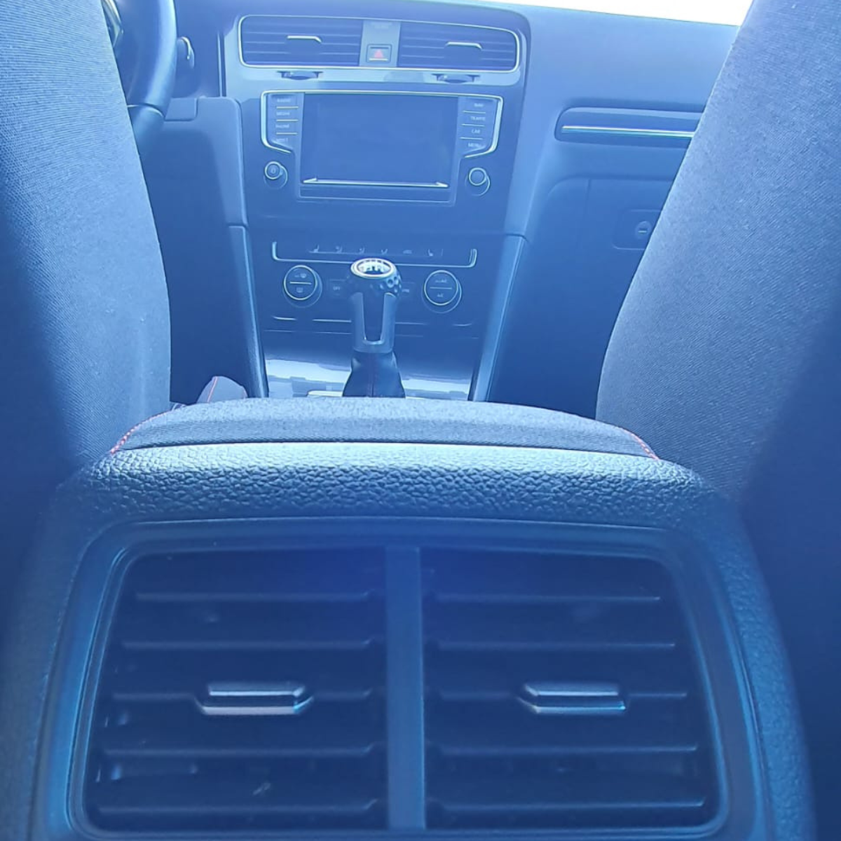 
								Volkswagen Golf VII GTI Bluemotion Tech. completo									