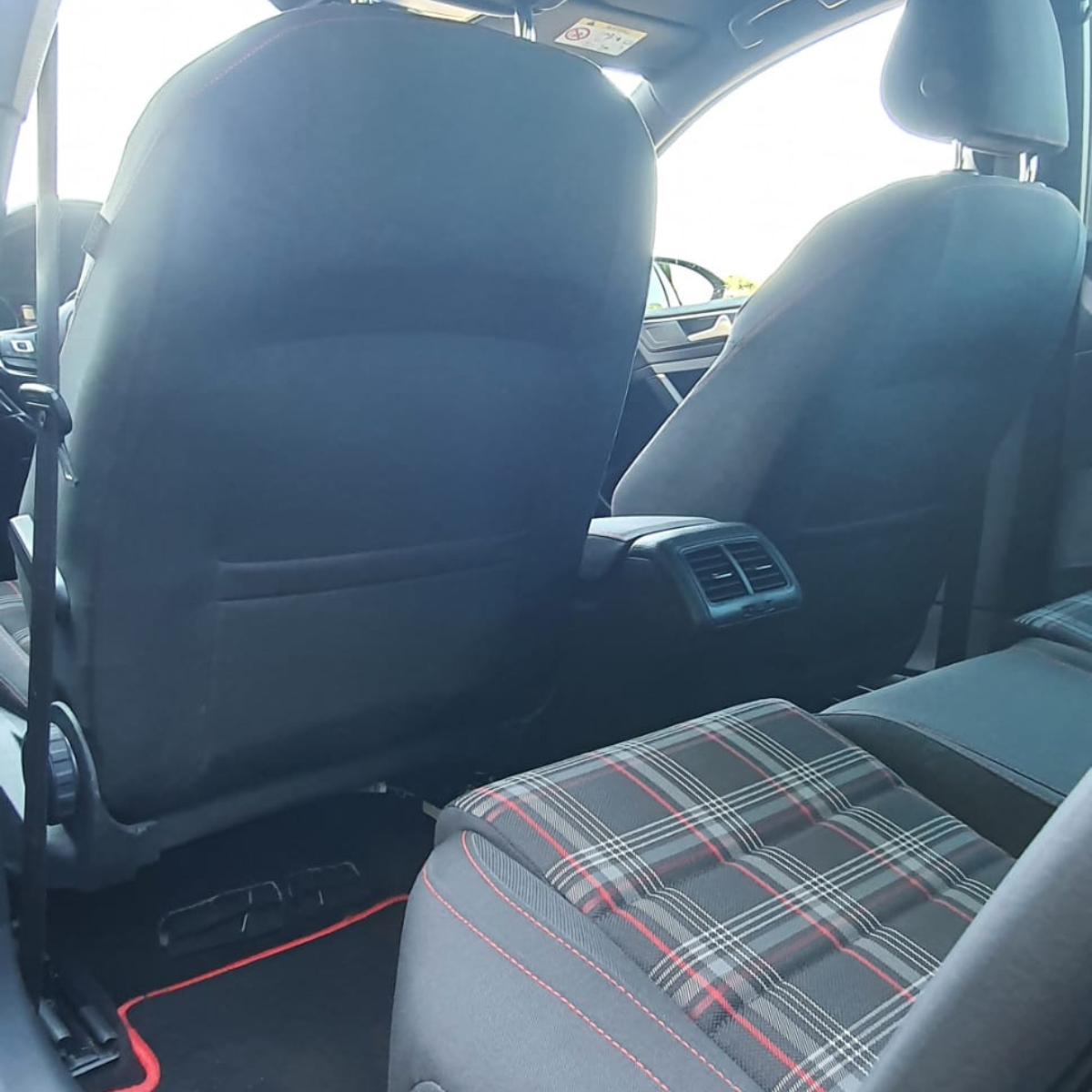 
								Volkswagen Golf VII GTI Bluemotion Tech. completo									