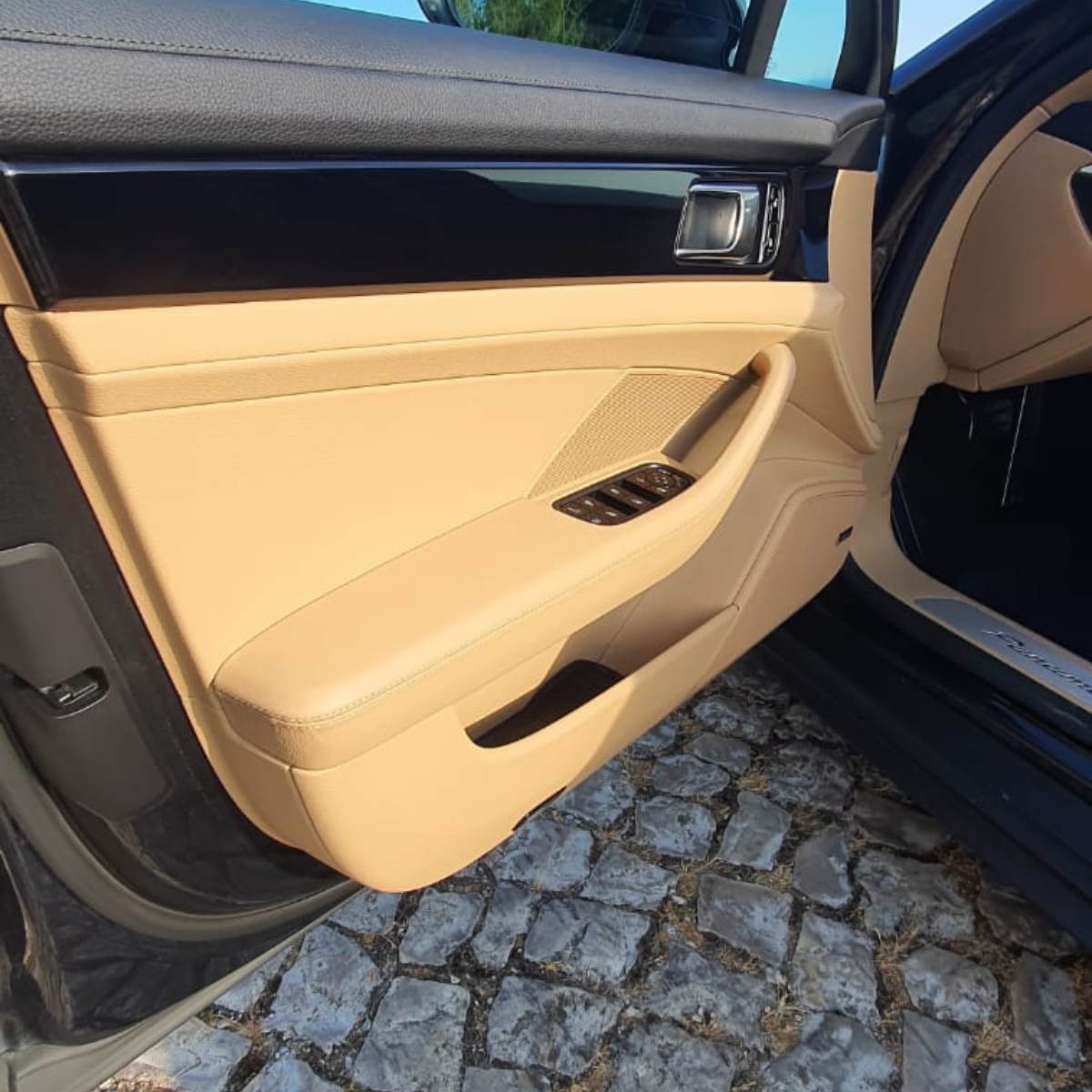 
								Porsche Panamera 4 E-Hibrido completo									