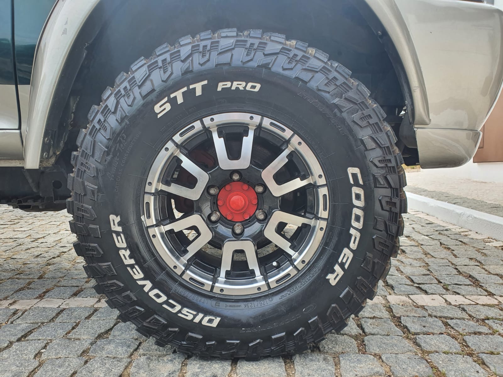 
								Pajero Sport GLS 4X4 2.5 V6 completo									