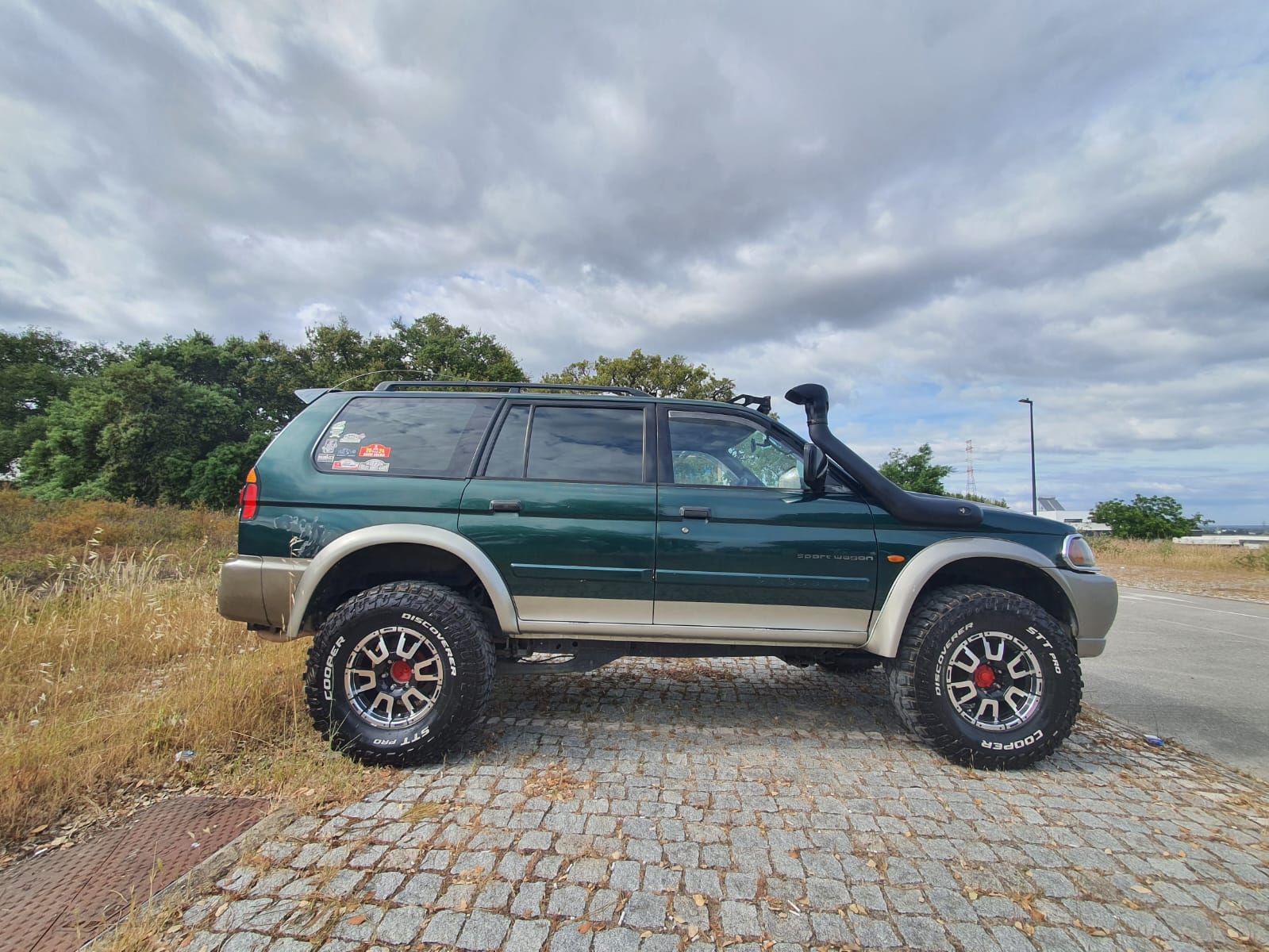 
								Pajero Sport GLS 4X4 2.5 V6 completo									