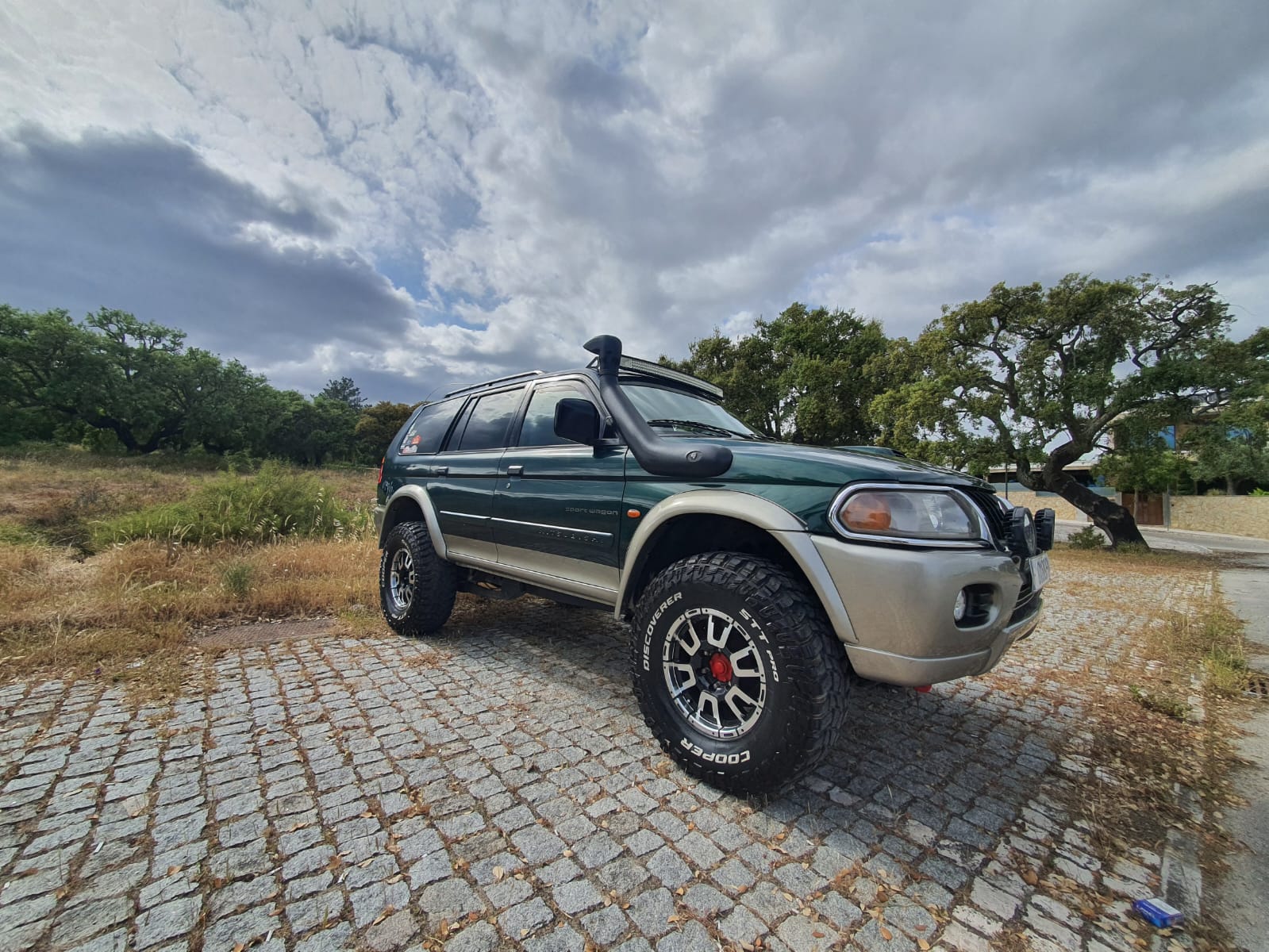 
								Pajero Sport GLS 4X4 2.5 V6 completo									