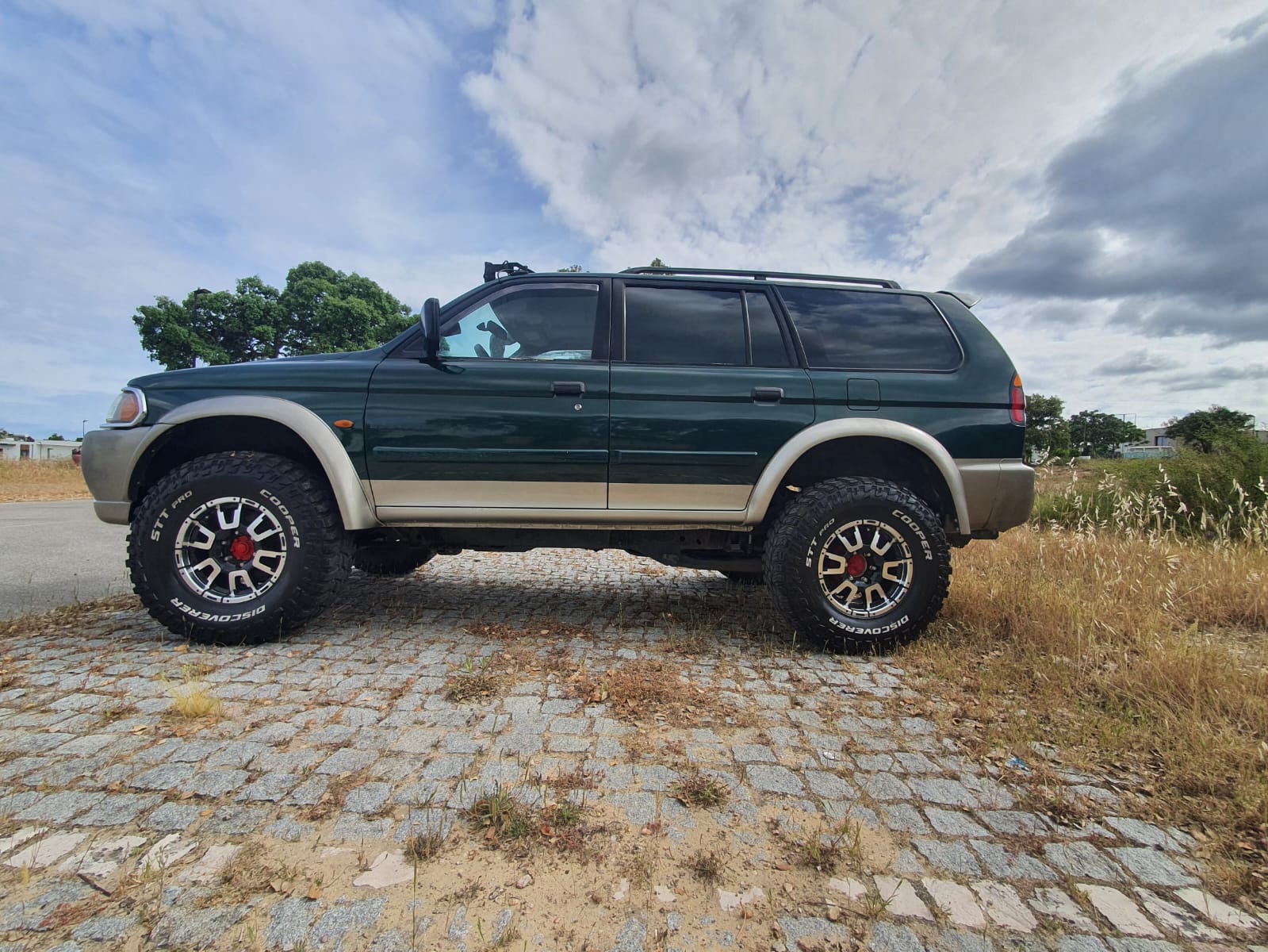 
								Pajero Sport GLS 4X4 2.5 V6 completo									